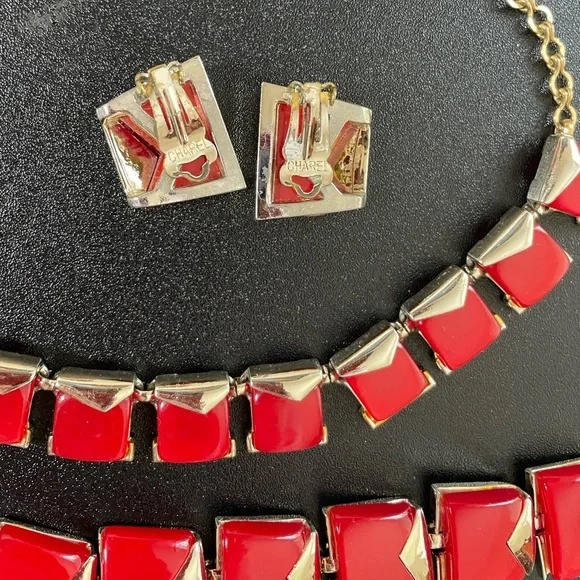 Charel Cherry Red & Silver Thermoset Parure- Necklace, Bracelet, Earrings, 1950s - Picture 11 of 16